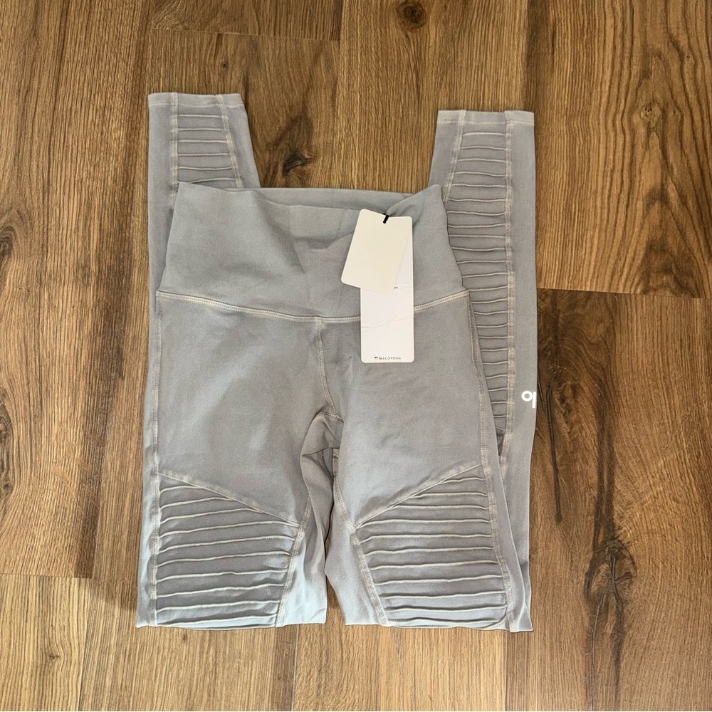 ALO Yoga Light Gray Ribbed Leggings - Picture 3 of 5